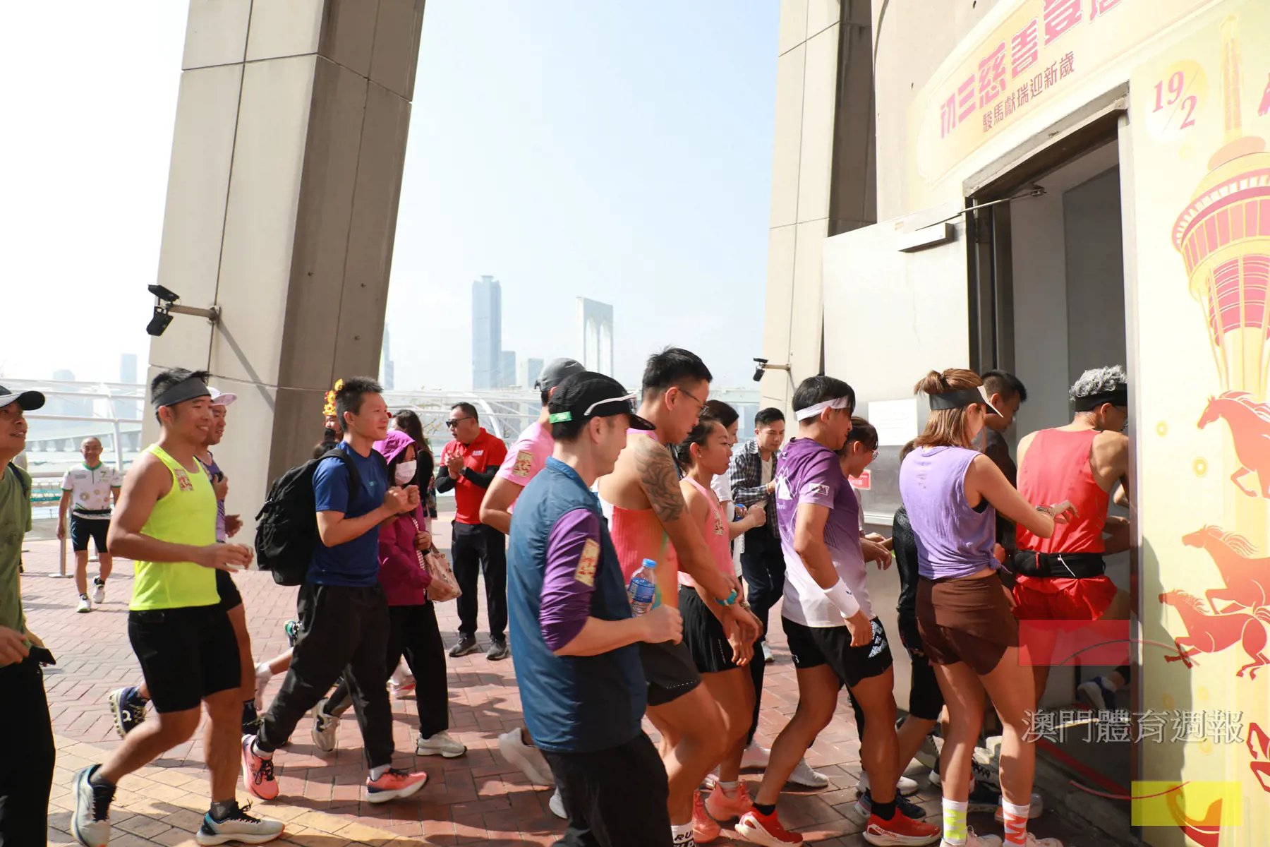 全程登塔賽事吸引約600健兒參加.JPG