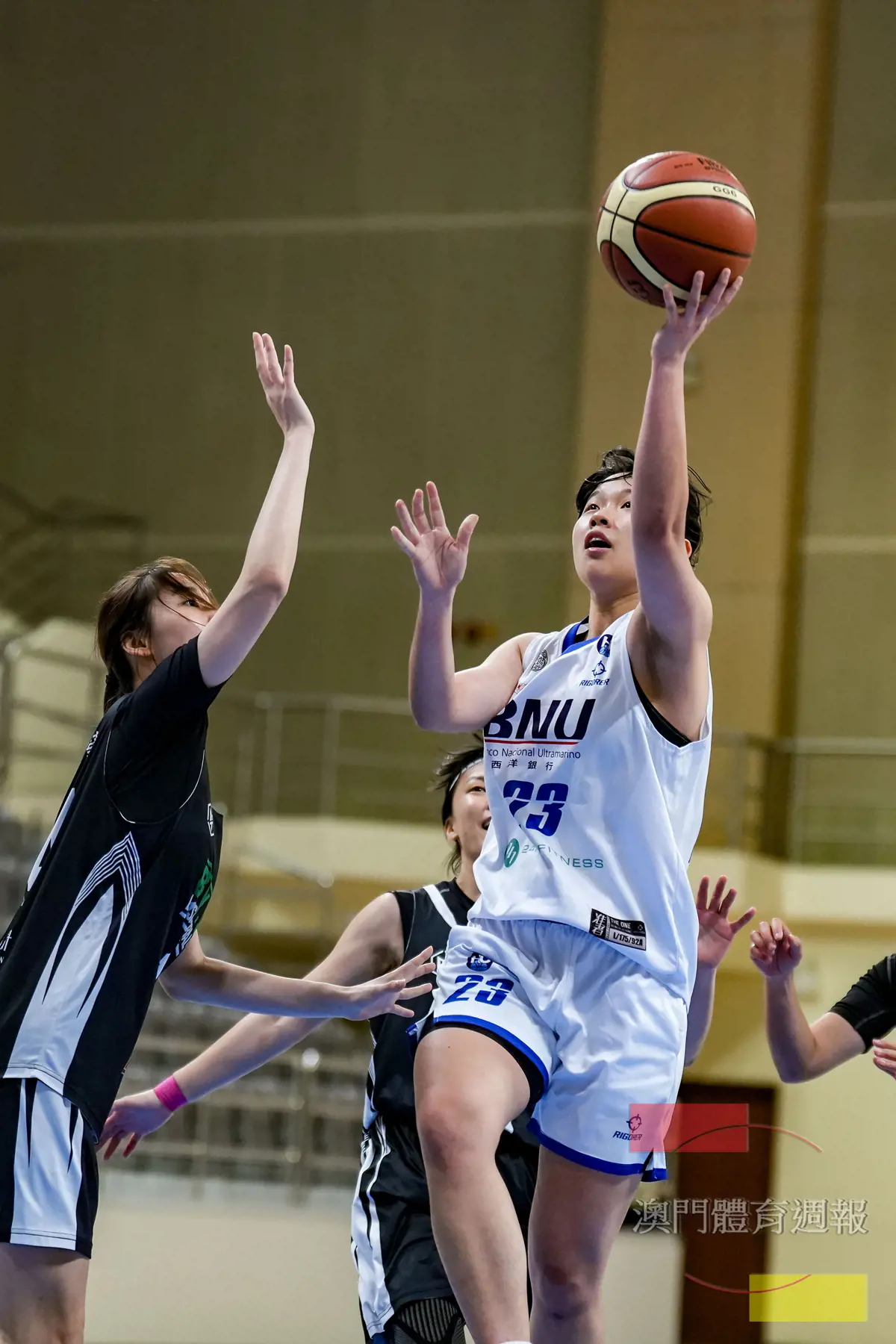 昊駿陳琦諭突破上籃.jpg