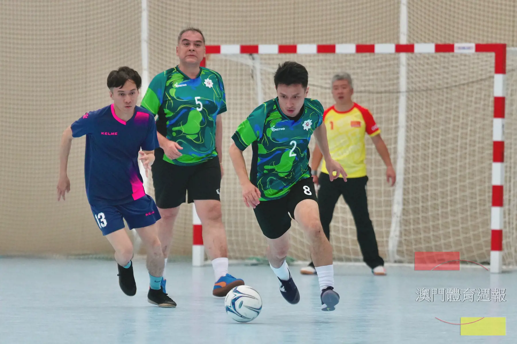 體記協與體育局進行室內足球友誼賽.jpg