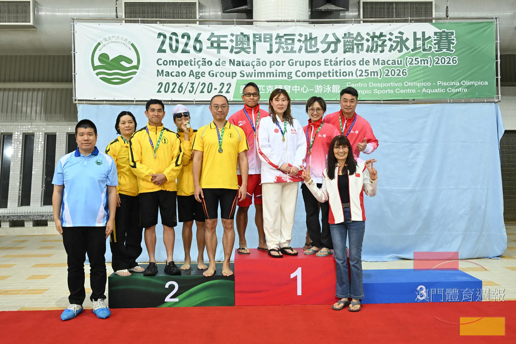 紅棉隊、澳潛隊名列男女四乘五十米自由泳接力160歲至199歲組前兩名.jpg