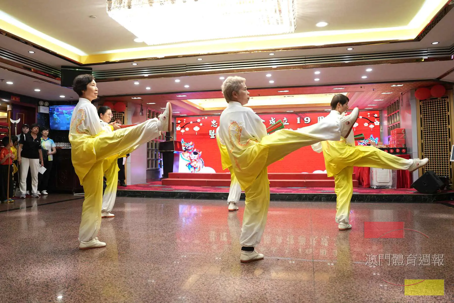 進行集體武術表演.JPG