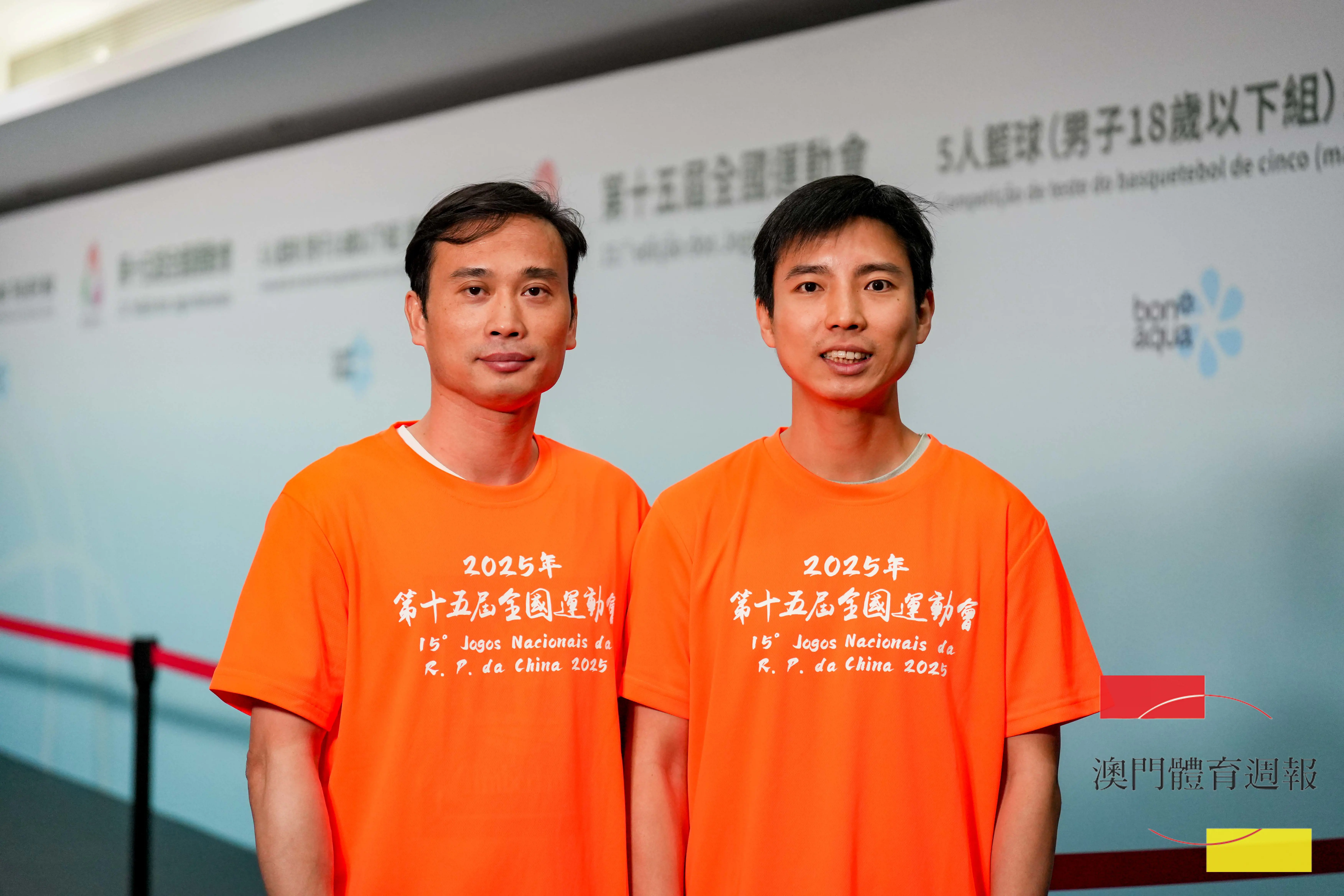 志願者甘文建（左）與王俊業.jpg