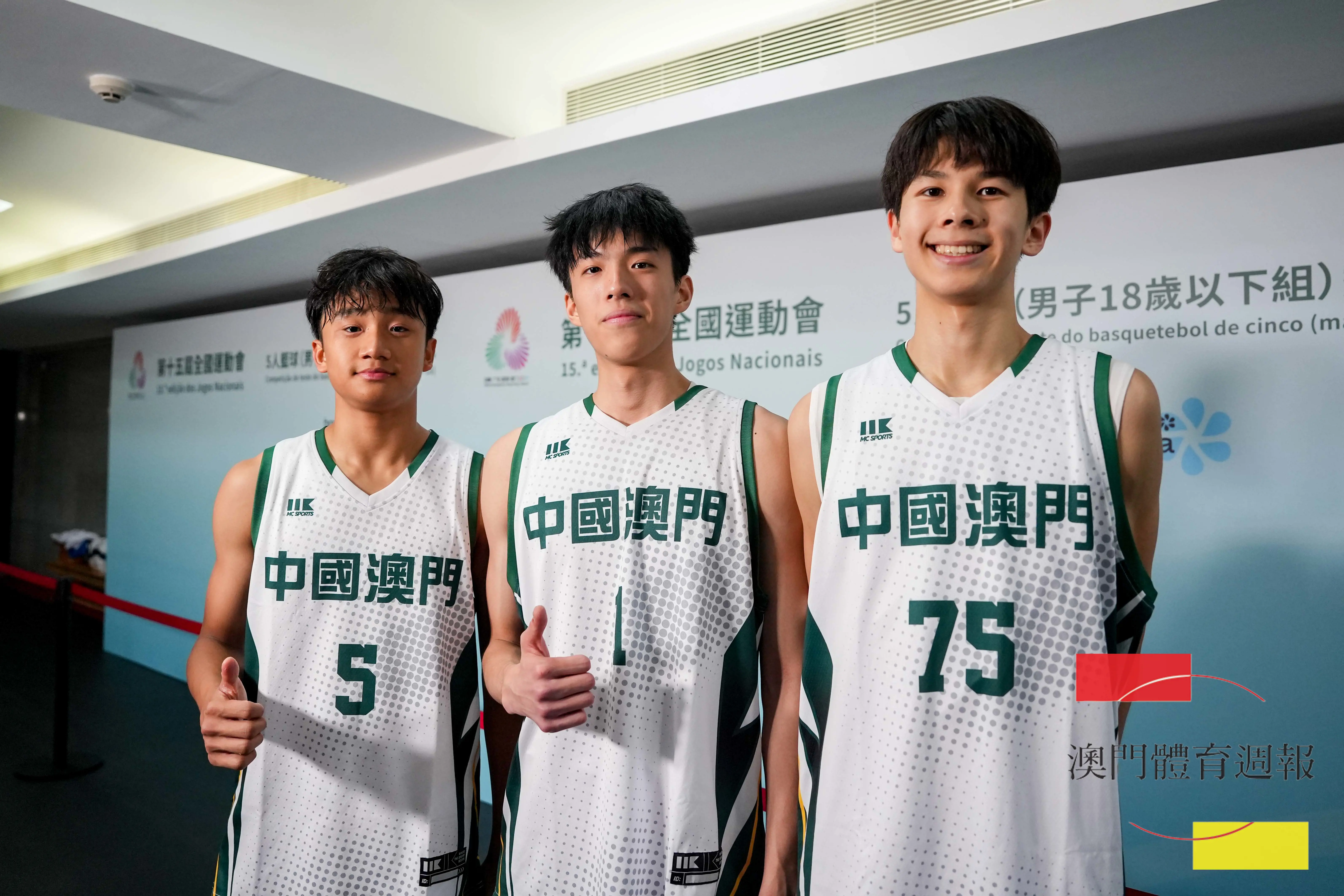 （左起）李迪朗、李翔、許熙絡賽後在混合區接受採訪.jpg