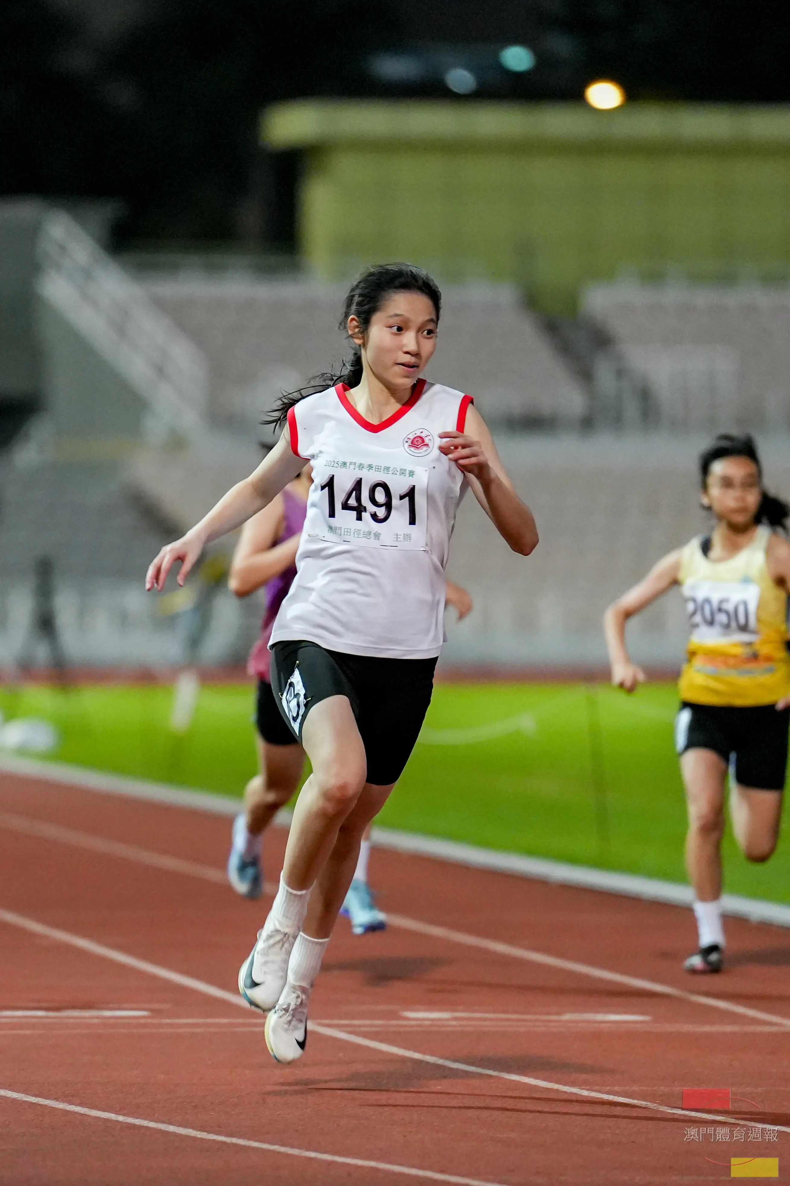 冼蔚楠女少一百米折桂.jpg