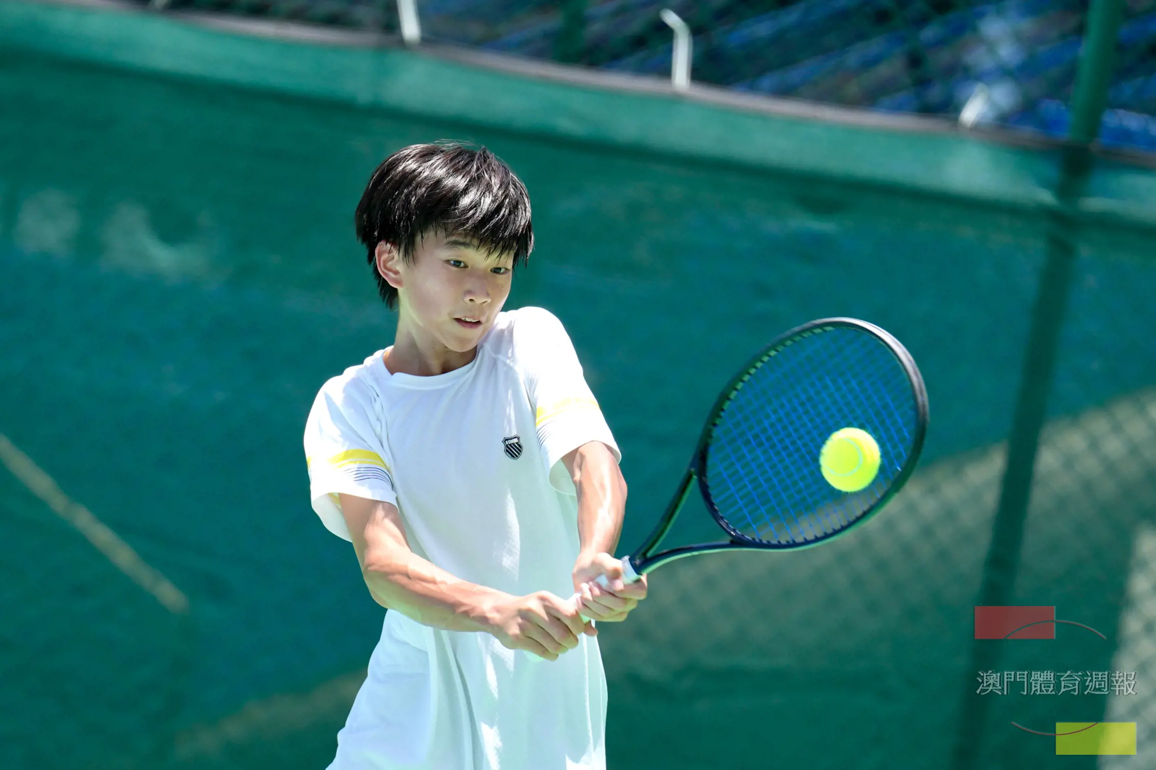 李俊霆直落兩盤勝何鍶朗首捧錦標賽冠軍.jpg