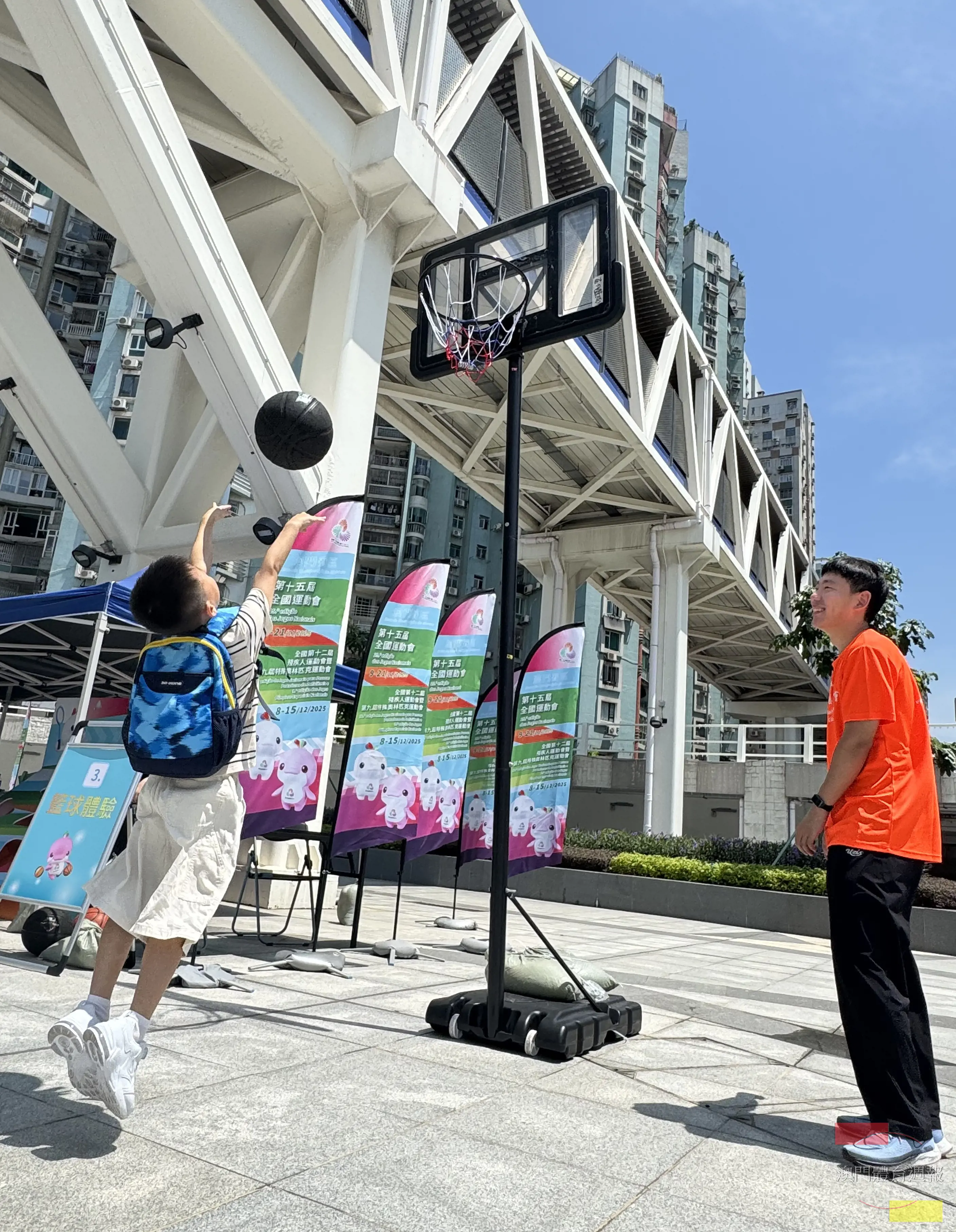 news130033_07.jpg