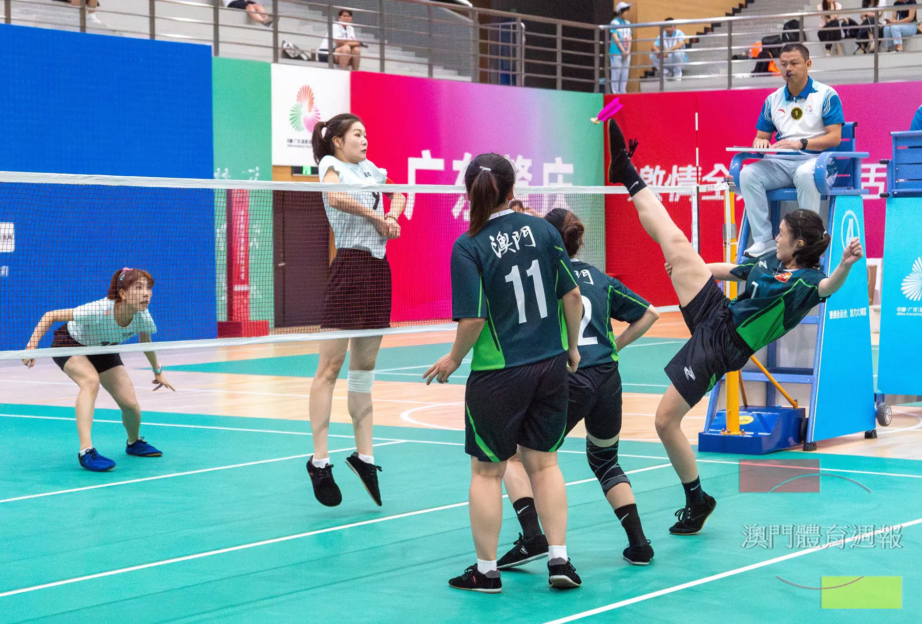 女子隊挑戰對方網前防守.jpg