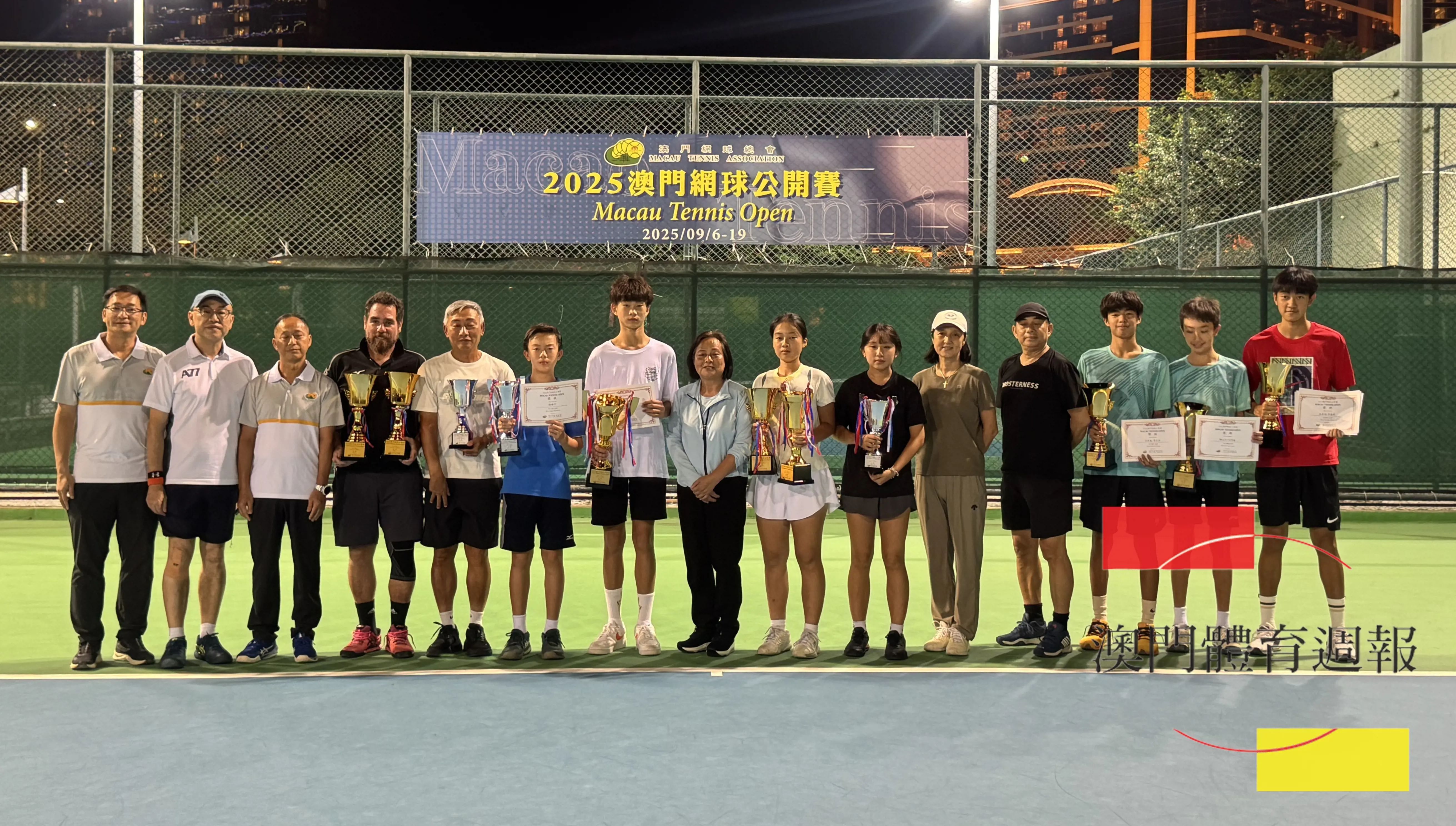 公開組獲獎運動員與嘉賓合照.jpg