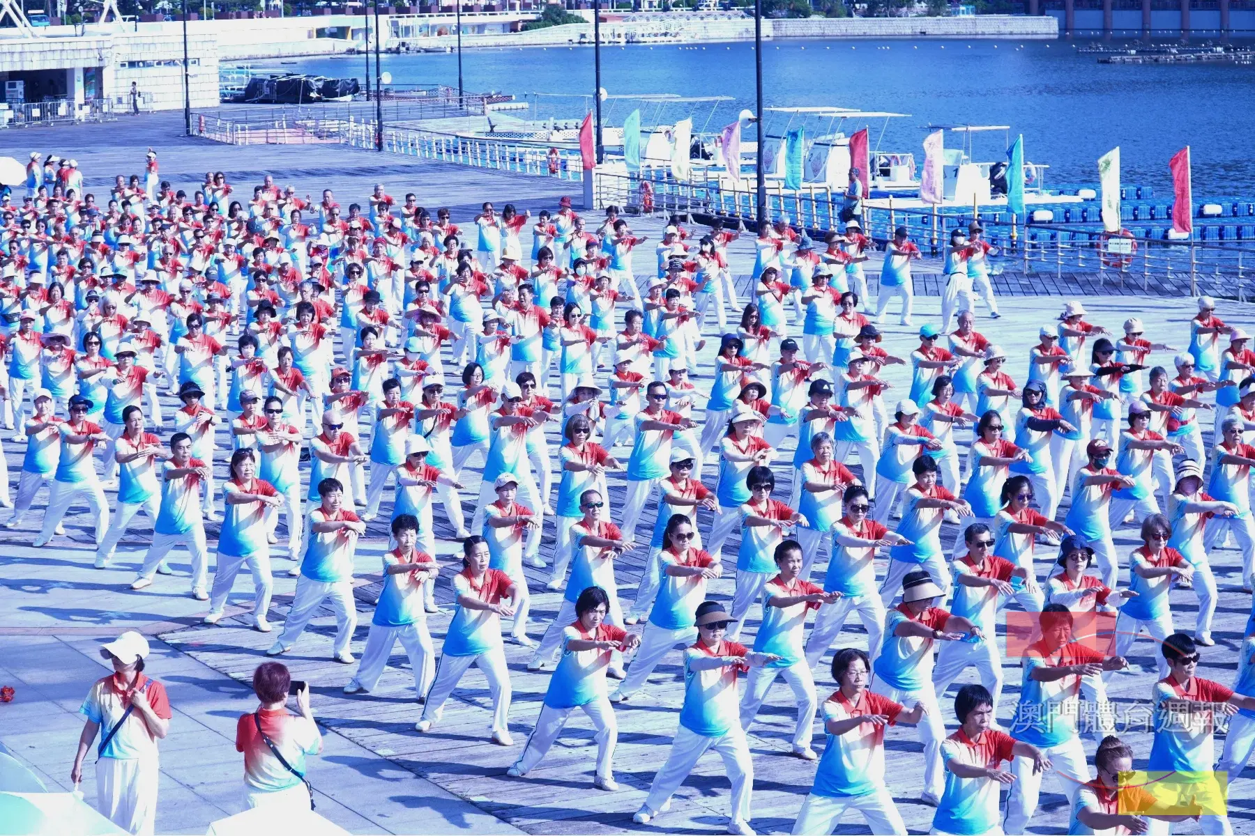 活動有近2000人參加，埸面熱鬧.jpg