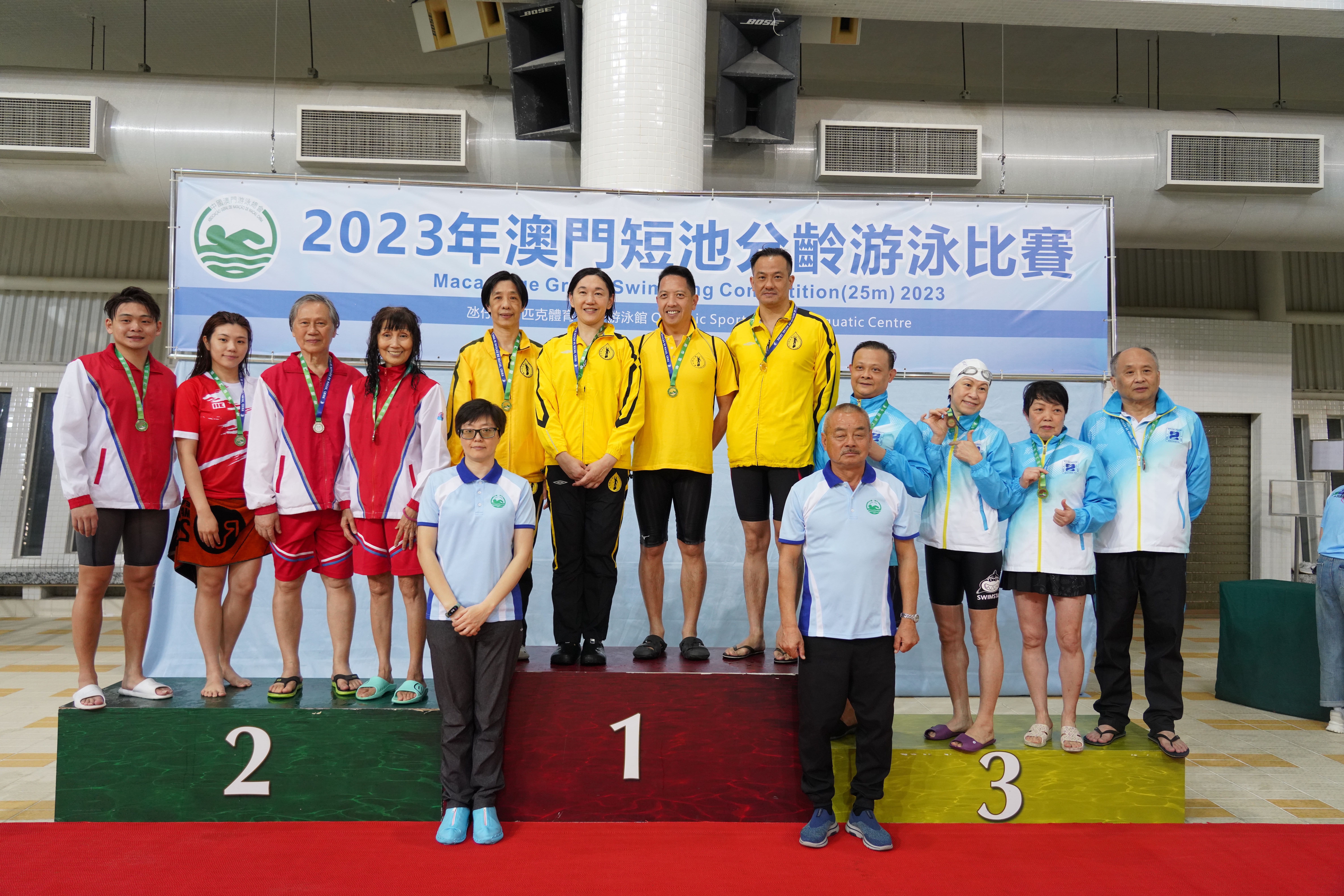 澳潛在男女子四乘五十米自由泳200歲及以上組奪冠.jpg