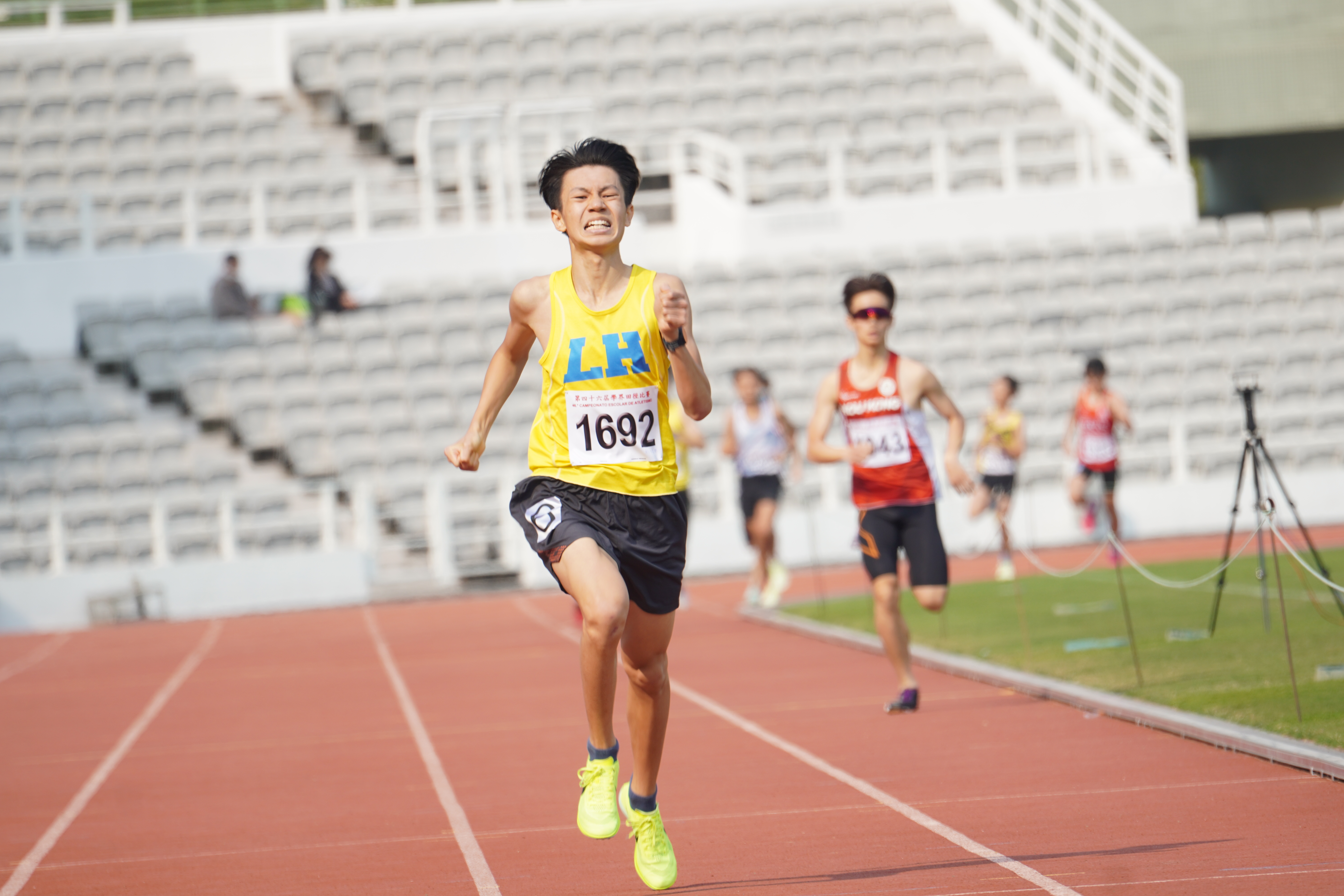800米男子B組勞校的李嘉聰2分01秒55破大會紀錄.JPG