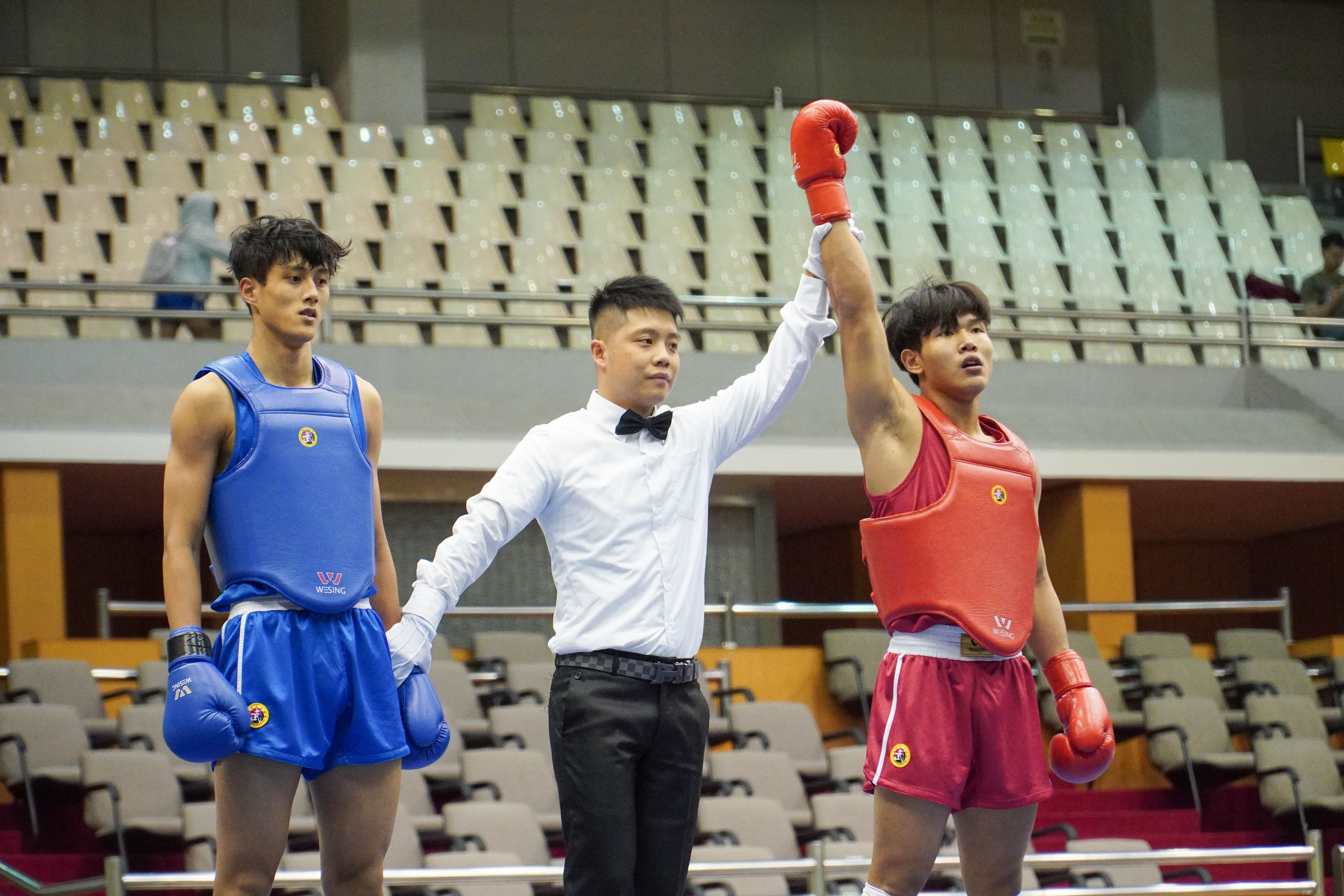 郭墩鴻(紅方)取得男子公開組70公斤級冠軍.JPG