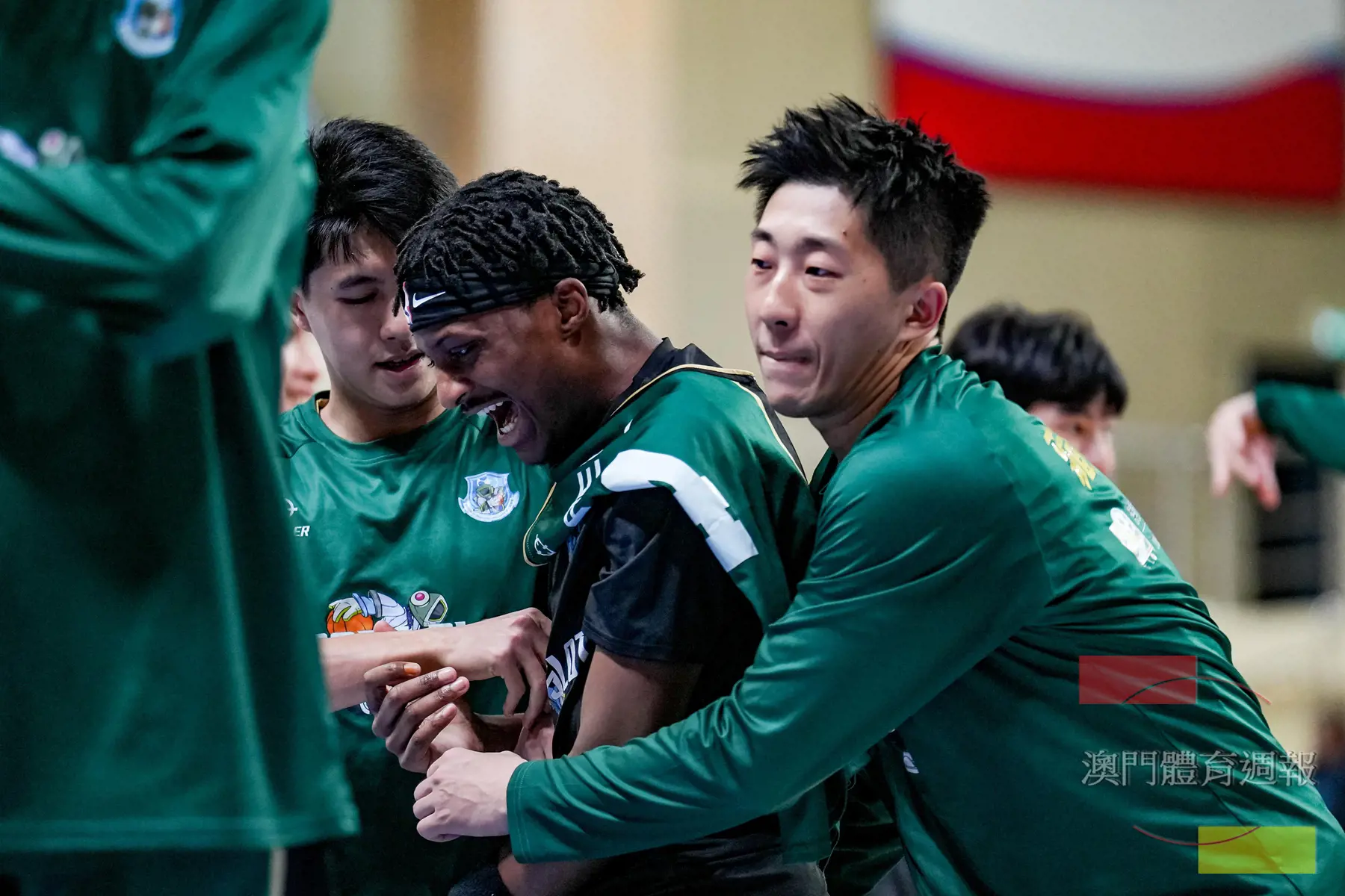 澳彩氣氛融洽球員打成一片.jpg