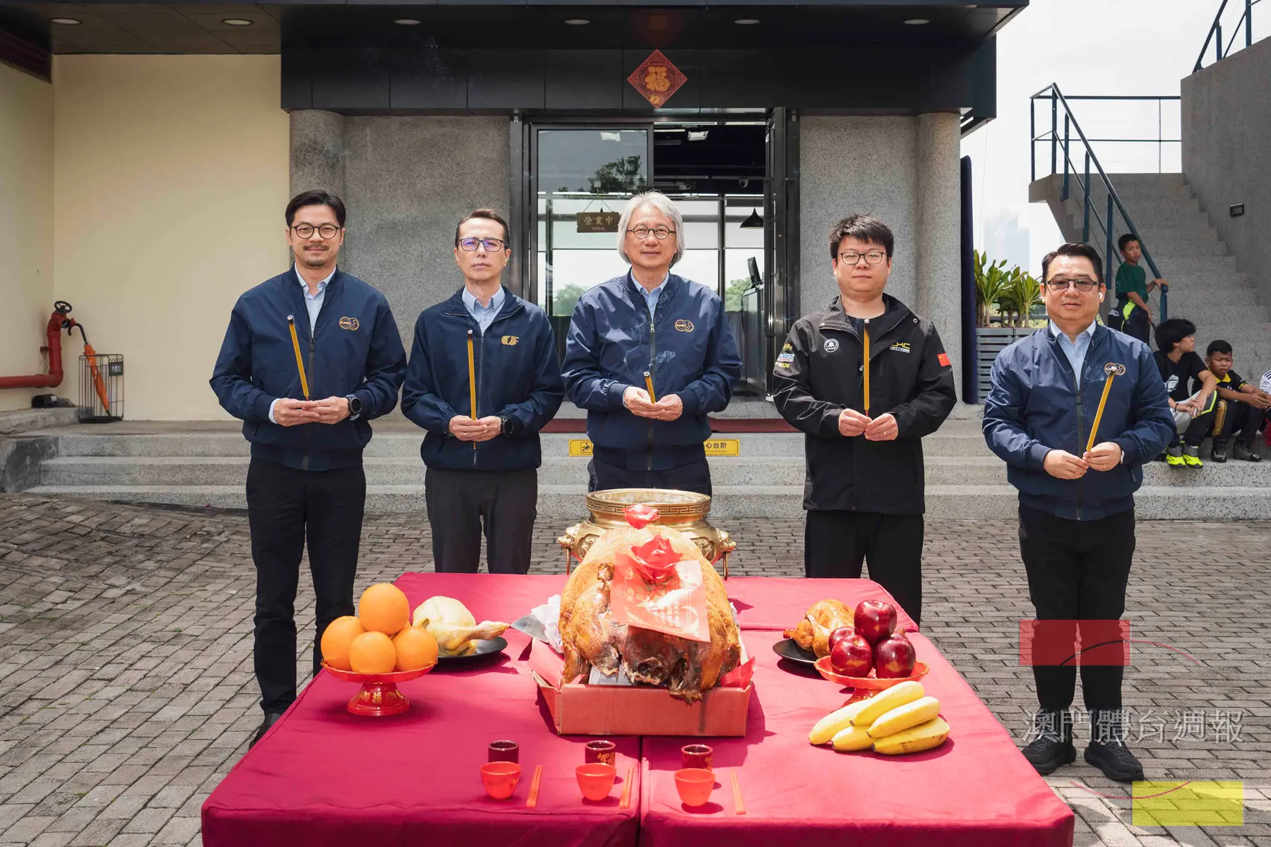 澳門格蘭披治小型賽車大賽於賽前舉辦拜神儀式.jpg