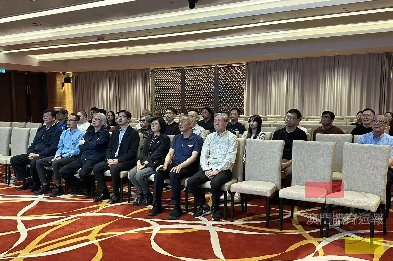 一眾出席者觀賞國安介紹短片.jpg