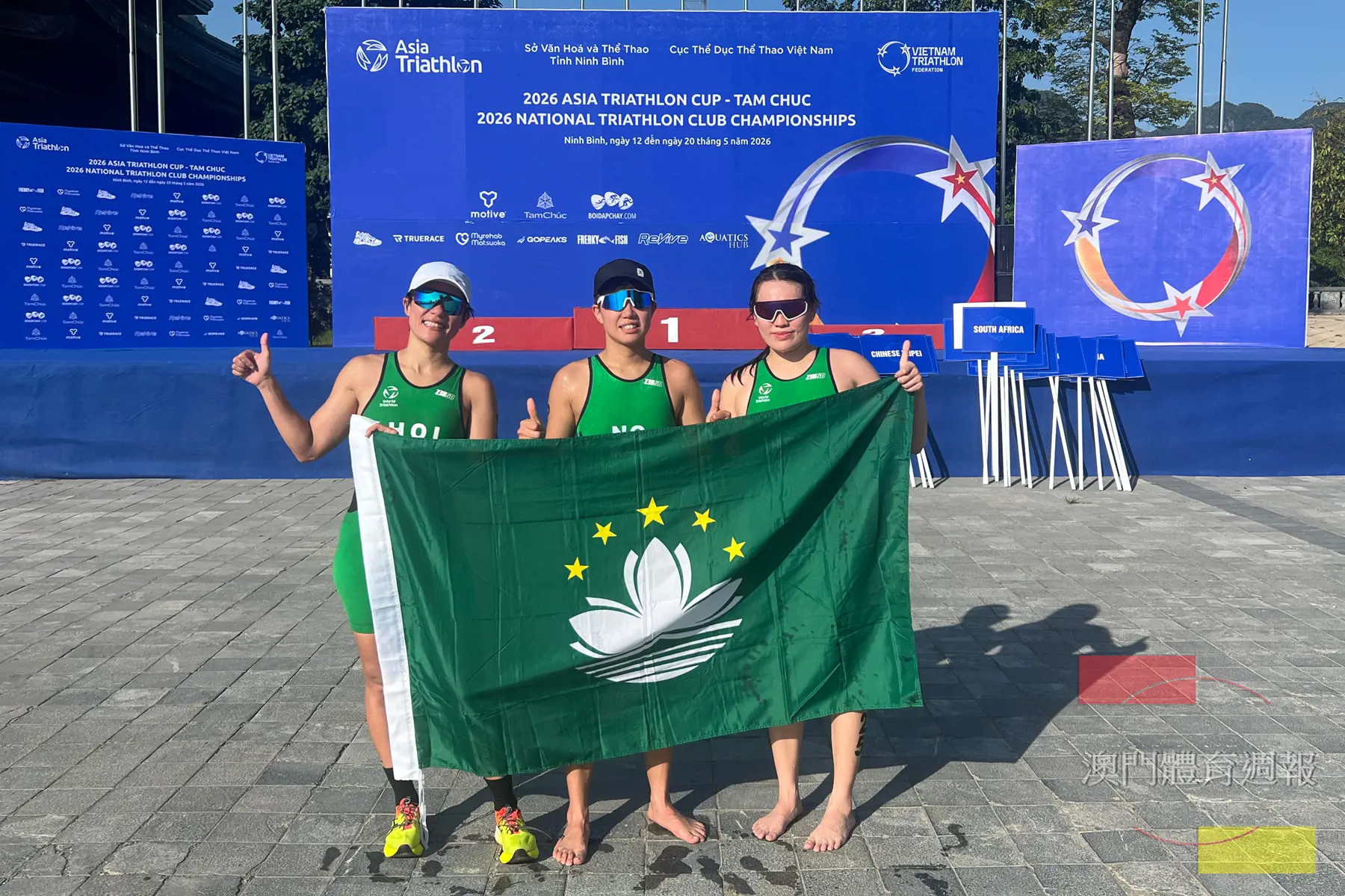 女子運動員（左起）許朗、吳婉欣、程韻瑜合影.jpg