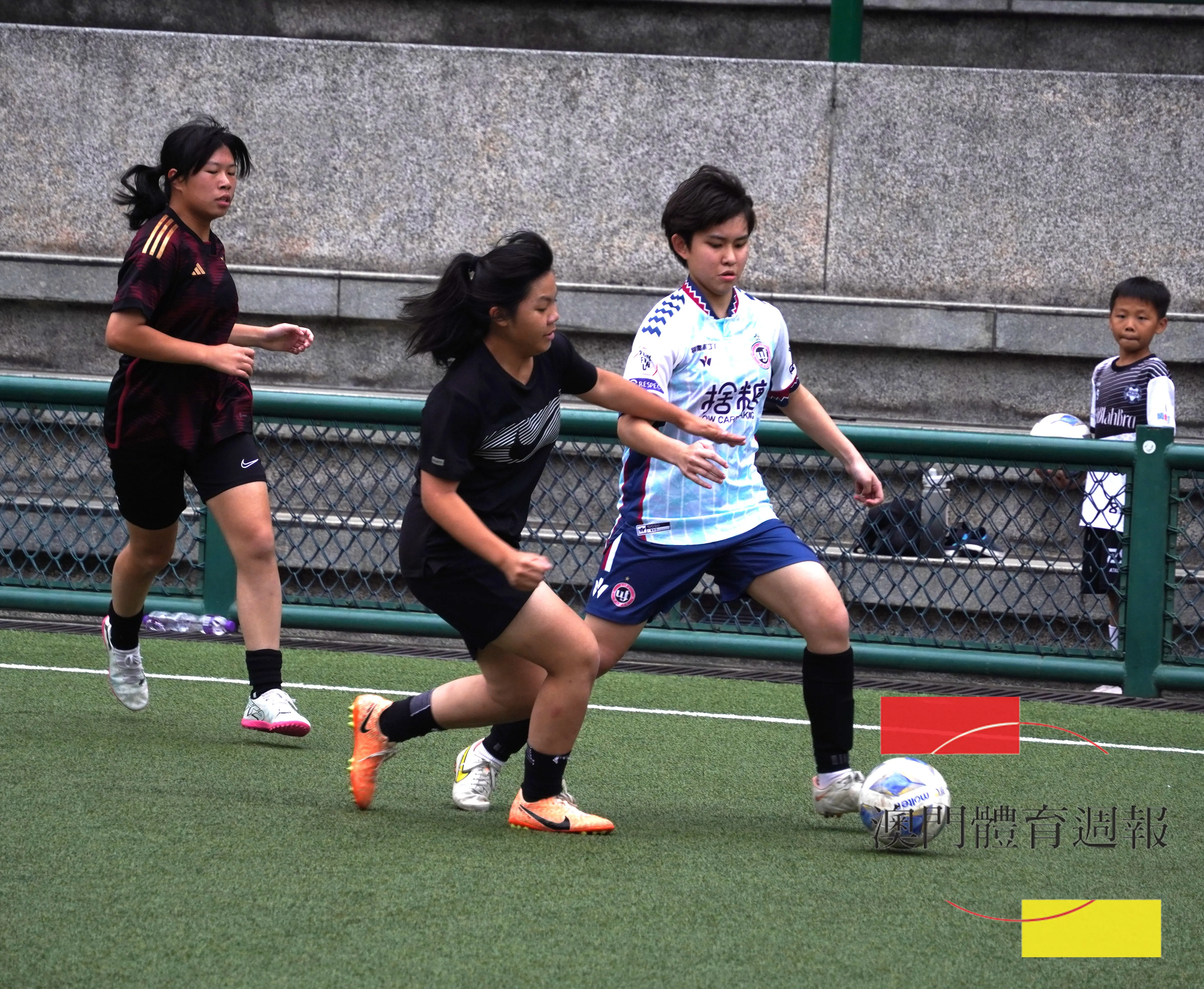 近年不少女生與足球運動。.JPG
