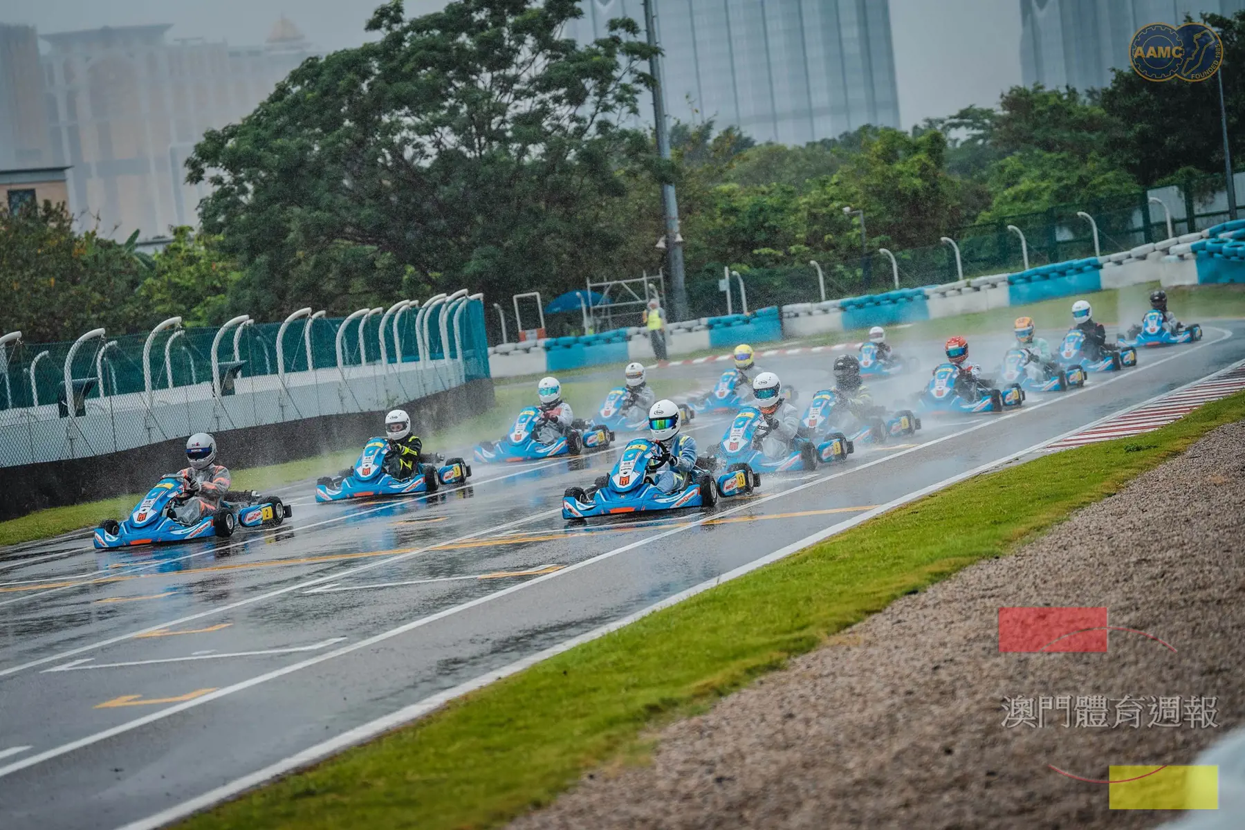 周六賽事一度上演雨戰.jpeg