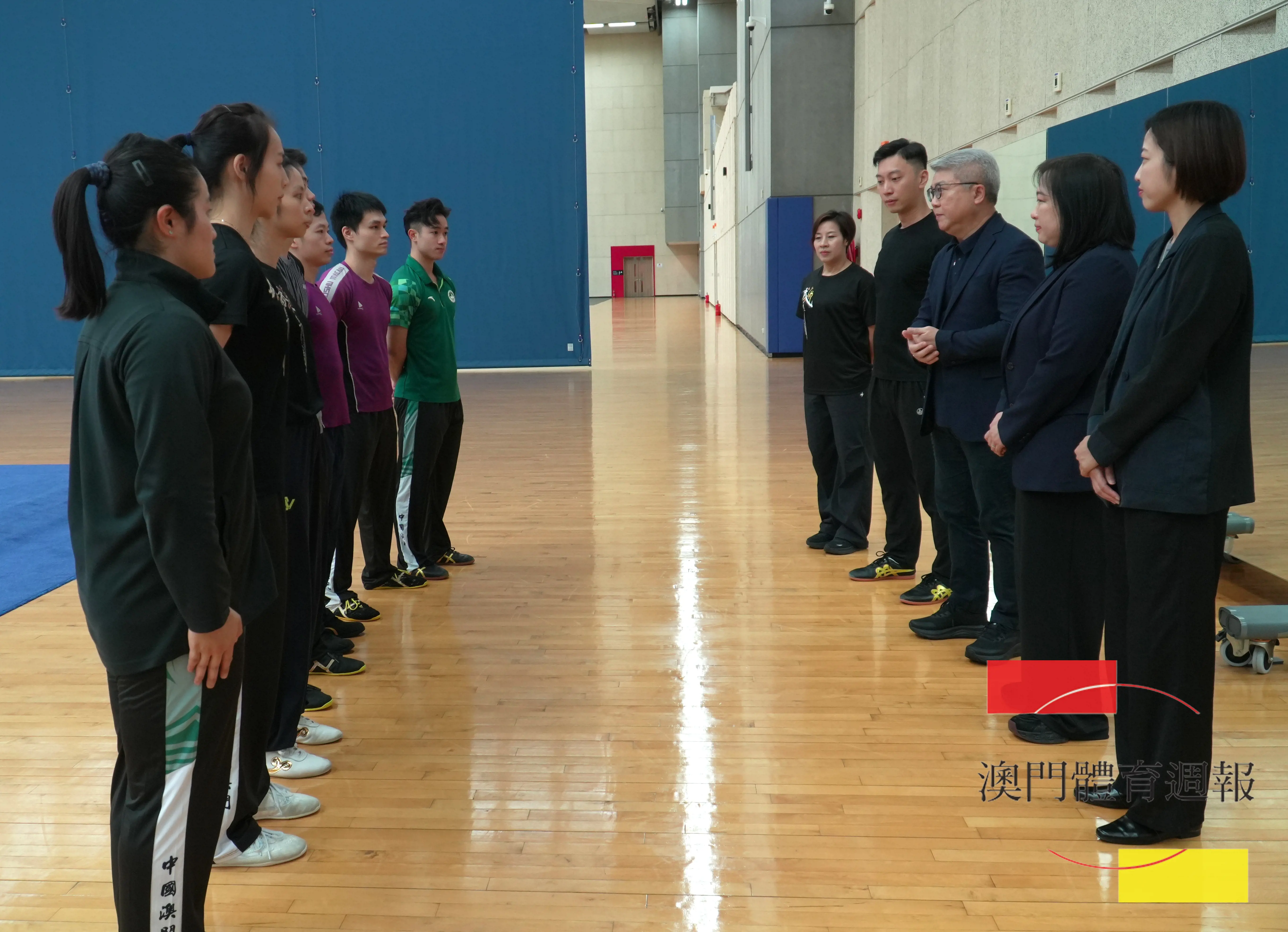 潘永權及李詩靈叮囑運動員防傷防病.JPG