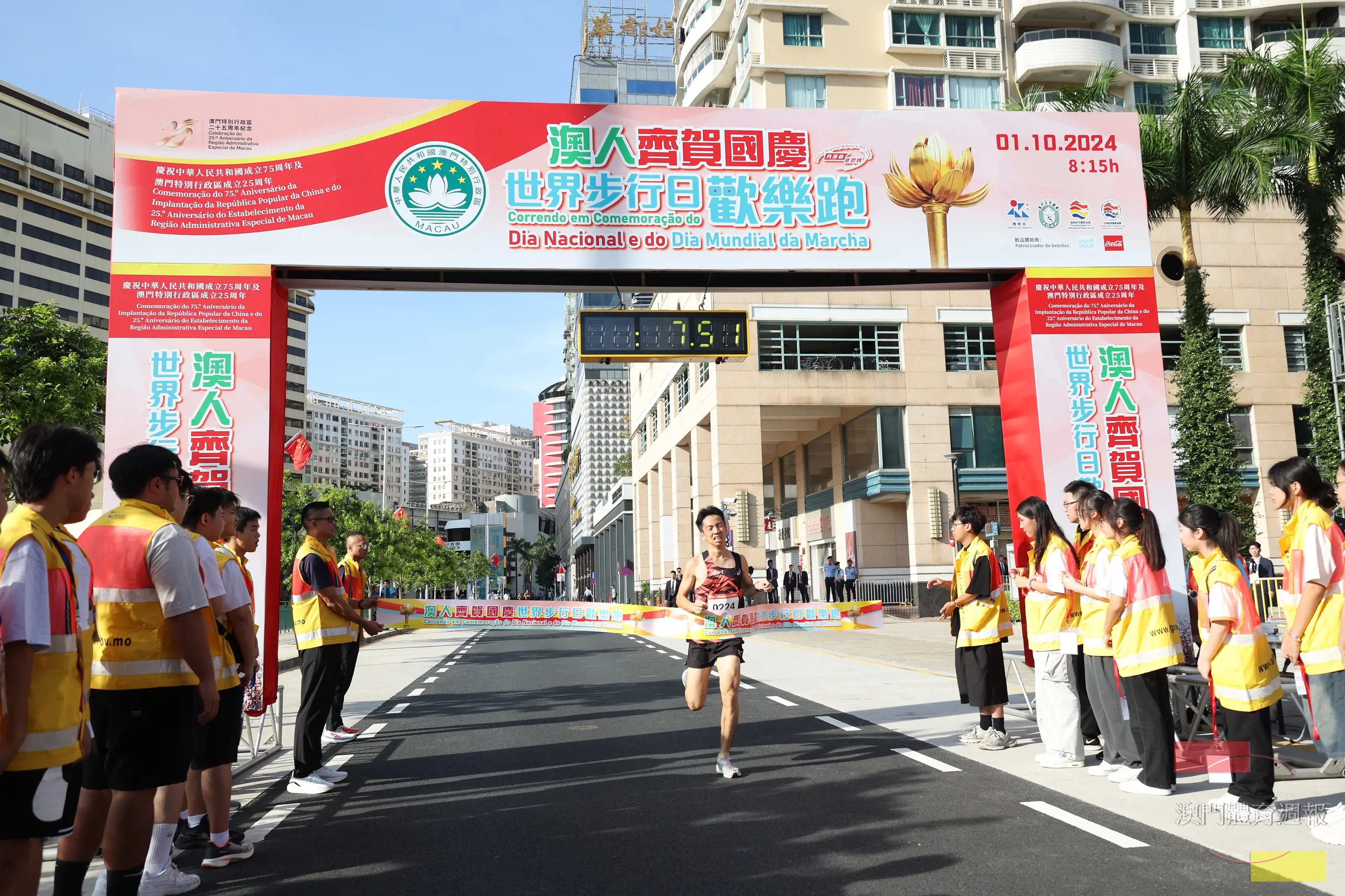 葉穎陶贏得歡樂跑男子組冠軍.JPG