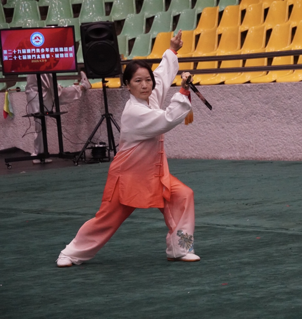 女子三十二式太極劍賽事進行中.jpg